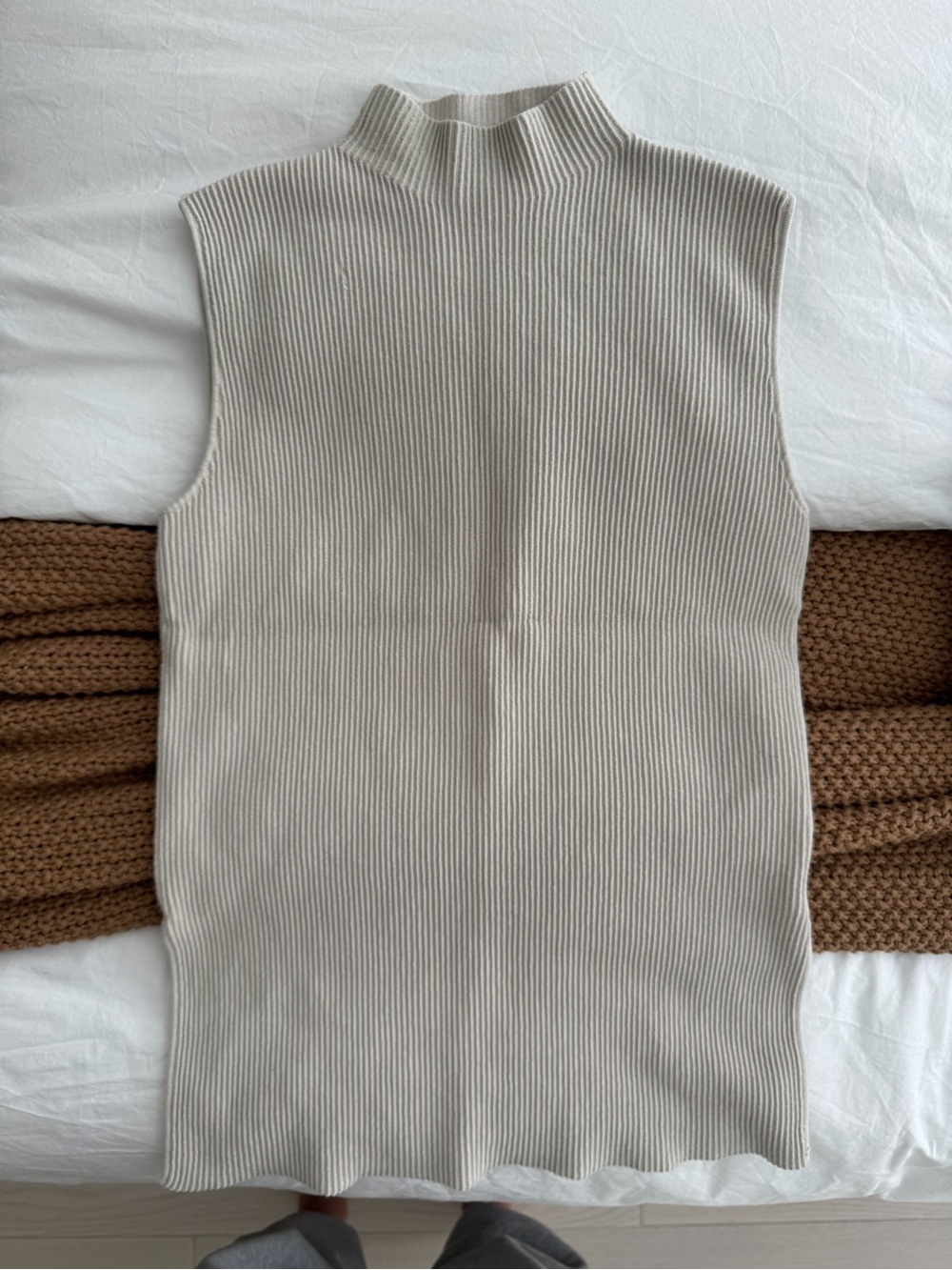Aritzia Babaton sweater